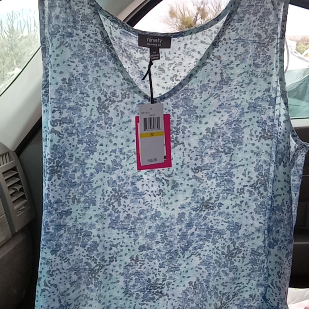 Woman's top - Picture 2 of 3